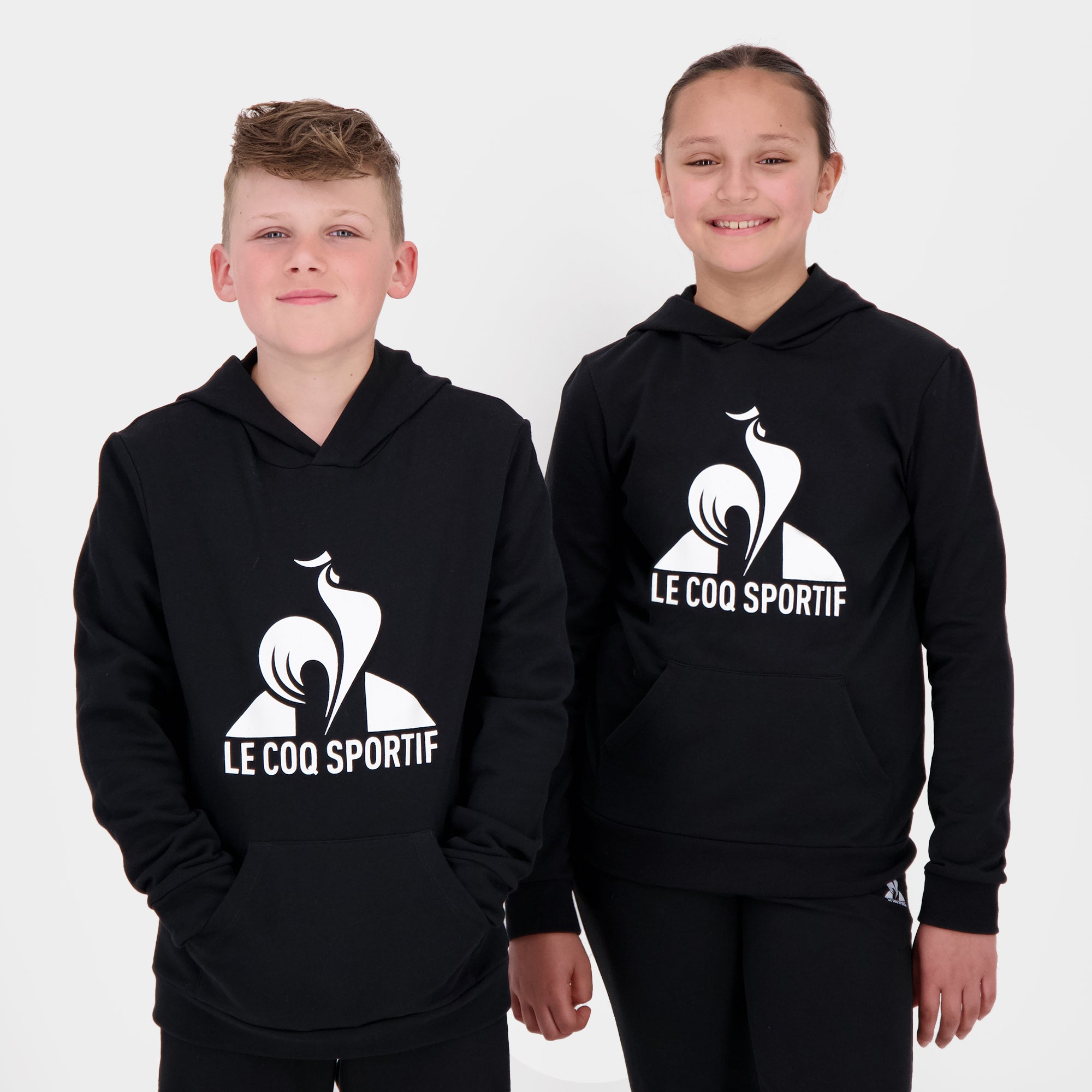 2520443-ESS Hoody N°1 Enfant black light | Sweat à capuche Enfant