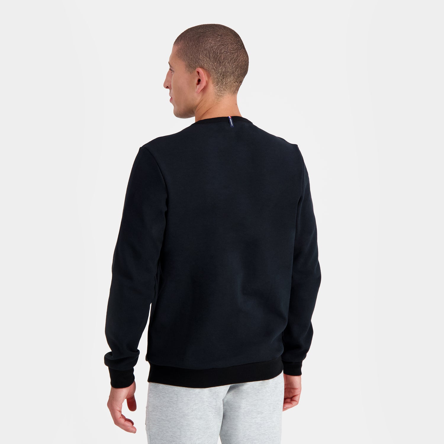 2310557-ESS Crew Sweat N°4 M black  | Round-Neck Sweatshirtshirt for men