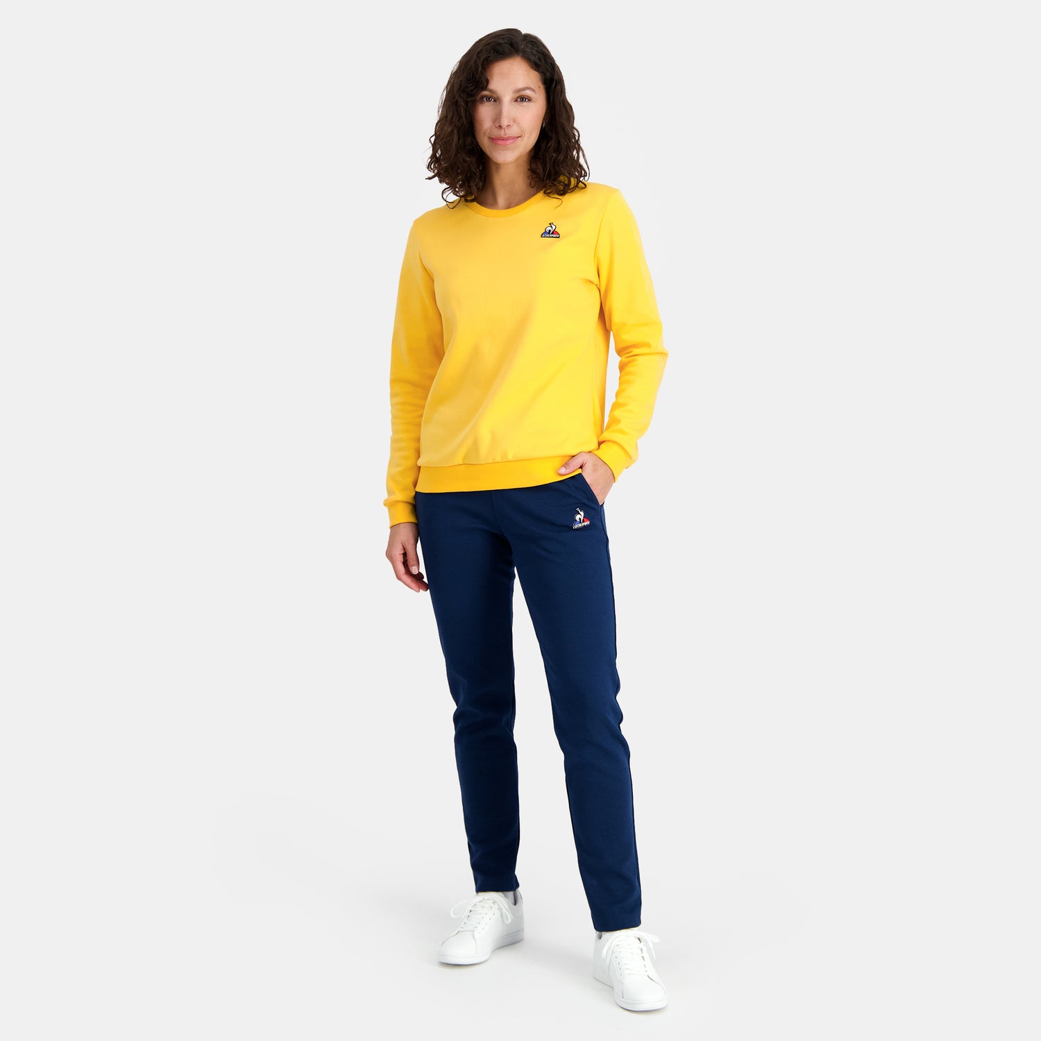2410168-ESS Crew Sweat N°1 W abricot  | Sweatshirtshirt Mit Rundhalsausschnitt für Damen