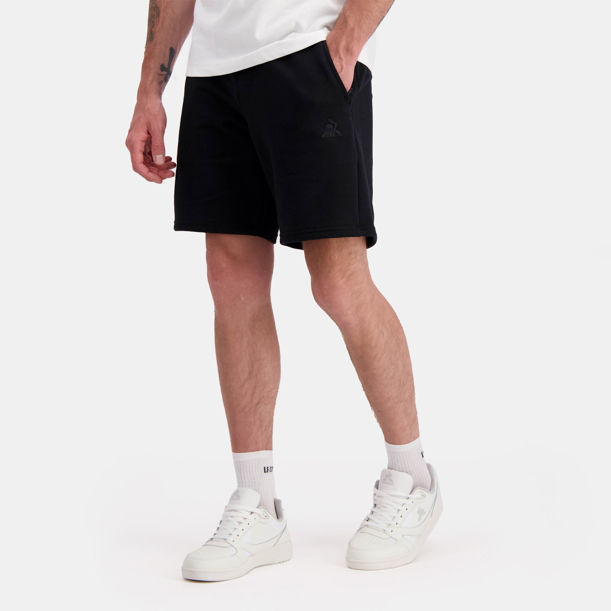 2410907-ESS T/T Short Regular N°2 M black | Short Homme